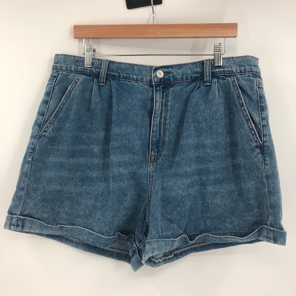 American Eagle 16 Mom Shorts Light Wash Size blue pleated cuffed 0828 5319 - Picture 1 of 11